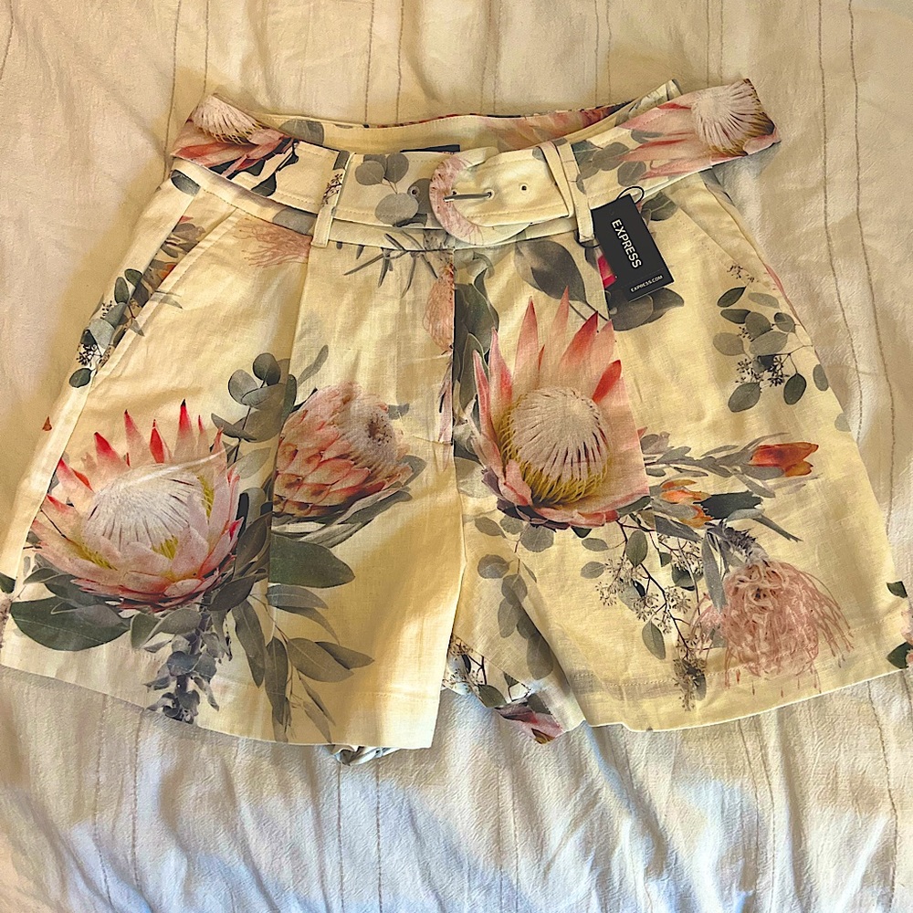 NWT express floral paper bag high waisted shorts with belt
